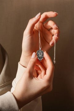 Aslan Model Siyah Mineli Gümüş Kolye Gümüş Rengi