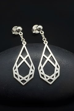 Geometrik Desenli Sallantılı Gümüş Küpe