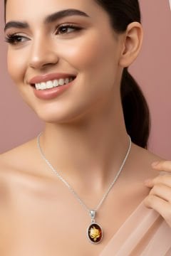 Damla Kehribar İçine Gül Oyma El İşi Gümüş Kolye