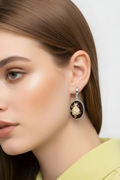 Damla Kehribar İçine Gül Oyma El İşi Gümüş Küpe