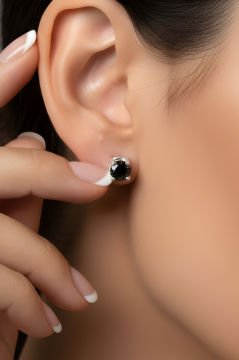 Siyah Renk Zirkon Taşlı Tek Taş Model Gümüş Küpe