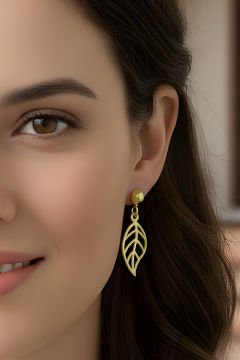 Yaprak Model Gümüş Küpe Altın Rengi