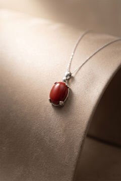 Minimalist Oval Tasarım Mercan Taşlı Kadın Gümüş Kolye