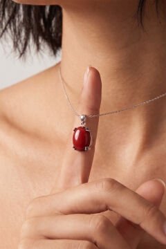 Minimalist Oval Tasarım Mercan Taşlı Kadın Gümüş Kolye