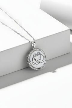 Zirkon Taş Süslemeli Çift Vav Desenli Gümüş Kolye