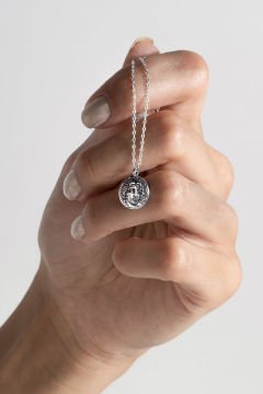 Antik Roma Figürlü Minimal Gümüş Kolye