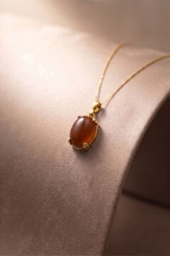 Minimalist Oval Tasarım Akik Taşlı Kadın Gümüş Kolye Altın Rengi