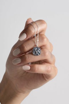 Antik Roma Figürlü Minimal Gümüş Kolye