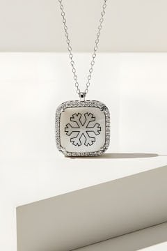 Zirkon Taşlı Kar Tanesi Desenli Gümüş Kolye