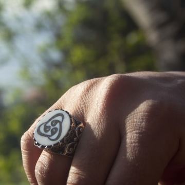 Fil Dişi Üzeri Abanoz Kakma Üçlü Vav El İşi Yüzük