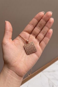 Kare Model Gravür Sarmaşık Desen İşlemeli Gümüş Kolye Rose Rengi
