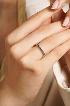 Siyah Renk Zirkon Taşlı Tek Sıra Tamtur Yüzük