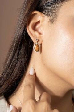 Damla Kehribar Taşlı Minimal Gümüş Küpe