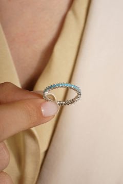 Turkuaz Renk Zirkon Taşlı Tek Sıra Tamtur Yüzük