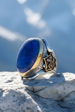 Lapis Taşlı Tuğra Desenli Zambak Model Yüzük