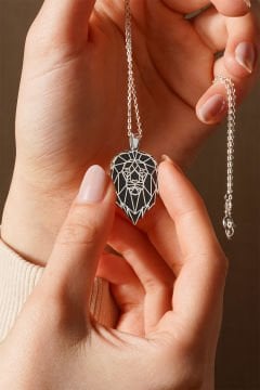 Aslan Model Siyah Mineli Gümüş Kolye