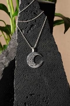 Desenli Hilal Model Siyah Mineli Gümüş Kolye