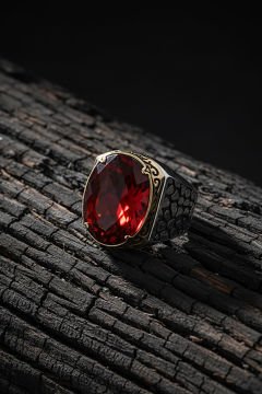 Benekli Model Kırmızı Zirkon Taşlı Gümüş Yüzük