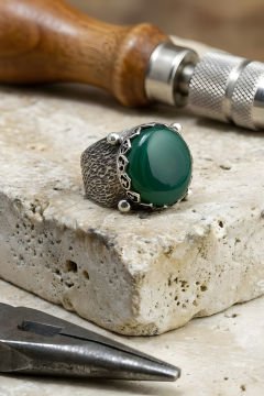Ağaç Kabuğu Model El İşi Yeşil Akik Taşlı Gümüş Yüzük