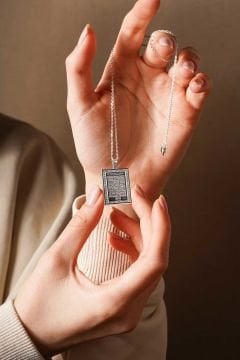 Ayet-el Kursi ve Dört Kul Sureleri Kazıma Çift Taraflı Unisex Kolye