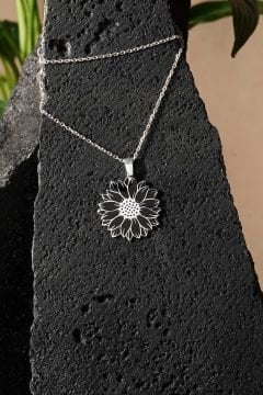 Papatya Model Siyah Mineli Gümüş Kolye