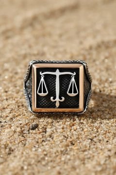 Kare Model Terazi Sembollü Gümüş Yüzük