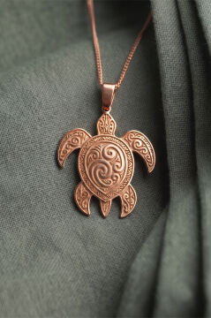 Desenli Caretta Caretta Model 925 Ayar Gümüş Kolye Rose Rengi