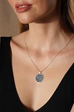 Yuvarlak Kum Saati Desenli Siyah Mineli Gümüş Kolye