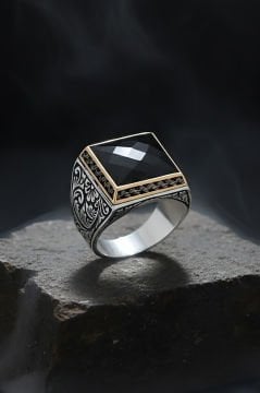 Kare Model Kalem İşlemeli Siyah Zirkon Yüzük