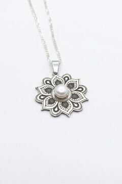 Mandala Desenli Doğal İnci Taşlı Gümüş Kolye