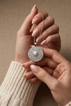 Sarmaşık Desenli Doğal İnci Taşlı Gümüş Kolye