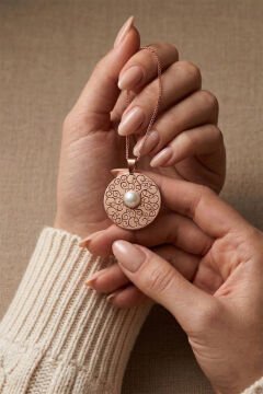 Sarmaşık Desenli Doğal İnci Taşlı Gümüş Kolye Rose Rengi