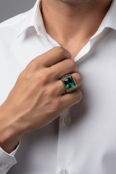 Kare Model Kalem İşlemeli Yeşil Zirkon Yüzük