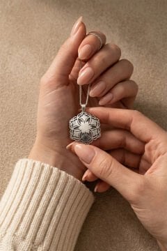 Özel Tasarım Nilüfer Çiçeği Model Gümüş Kolye