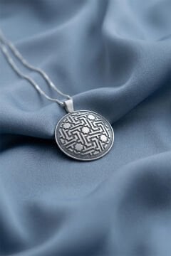 Özel Tasarım Selçuklu Motifli Gümüş Kolye