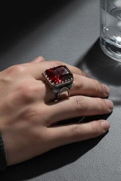 Kırmızı Zirkon Taşlı Gümüş Yüzük