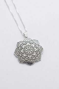 Özel Tasarım Mandala Motifli Gümüş Kolye Gümüş Rengi