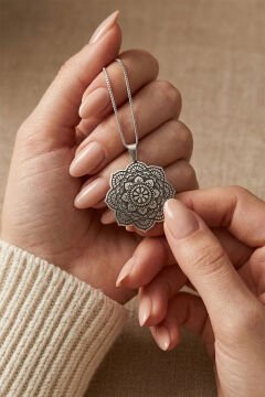 Özel Tasarım Mandala Motifli Gümüş Kolye Gümüş Rengi