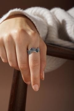 Dalgalı Model Ayarlanabilir Gümüş Yüzük