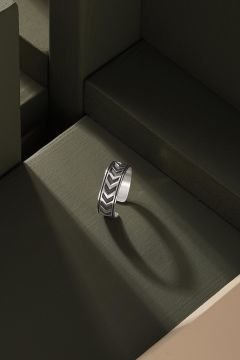 Üçgen Model Ayarlanabilir Gümüş Yüzük