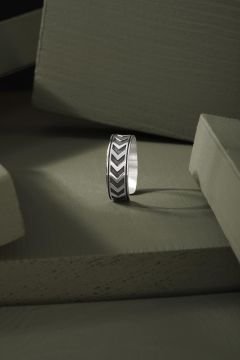 Üçgen Model Ayarlanabilir Gümüş Yüzük