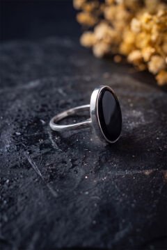 Sade Tasarım Düz Kesim Oniks Taşlı Gümüş Kadın Yüzük