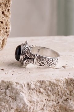 Yan Oval Katre Model Oniks Taşlı Gümüş Erkek Yüzük