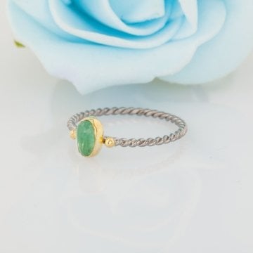 Zümrüt Taşlı El İşi Minimal Gümüş Yüzük