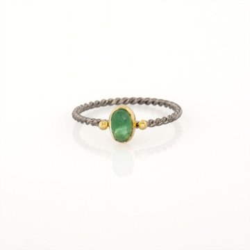 Zümrüt Taşlı El İşi Minimal Gümüş Yüzük