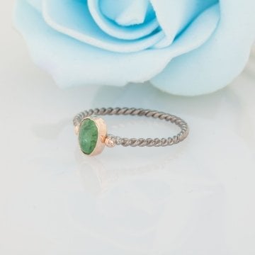 Zümrüt Taşlı El İşi Minimal Gümüş Yüzük