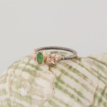 Zümrüt Taşlı El İşi Minimal Gümüş Yüzük