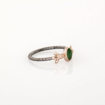 Zümrüt Taşlı El İşi Minimal Gümüş Yüzük