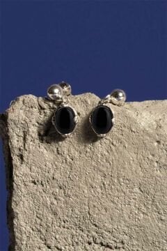 Oniks Taşlı Minimal Gümüş Kadın Küpe