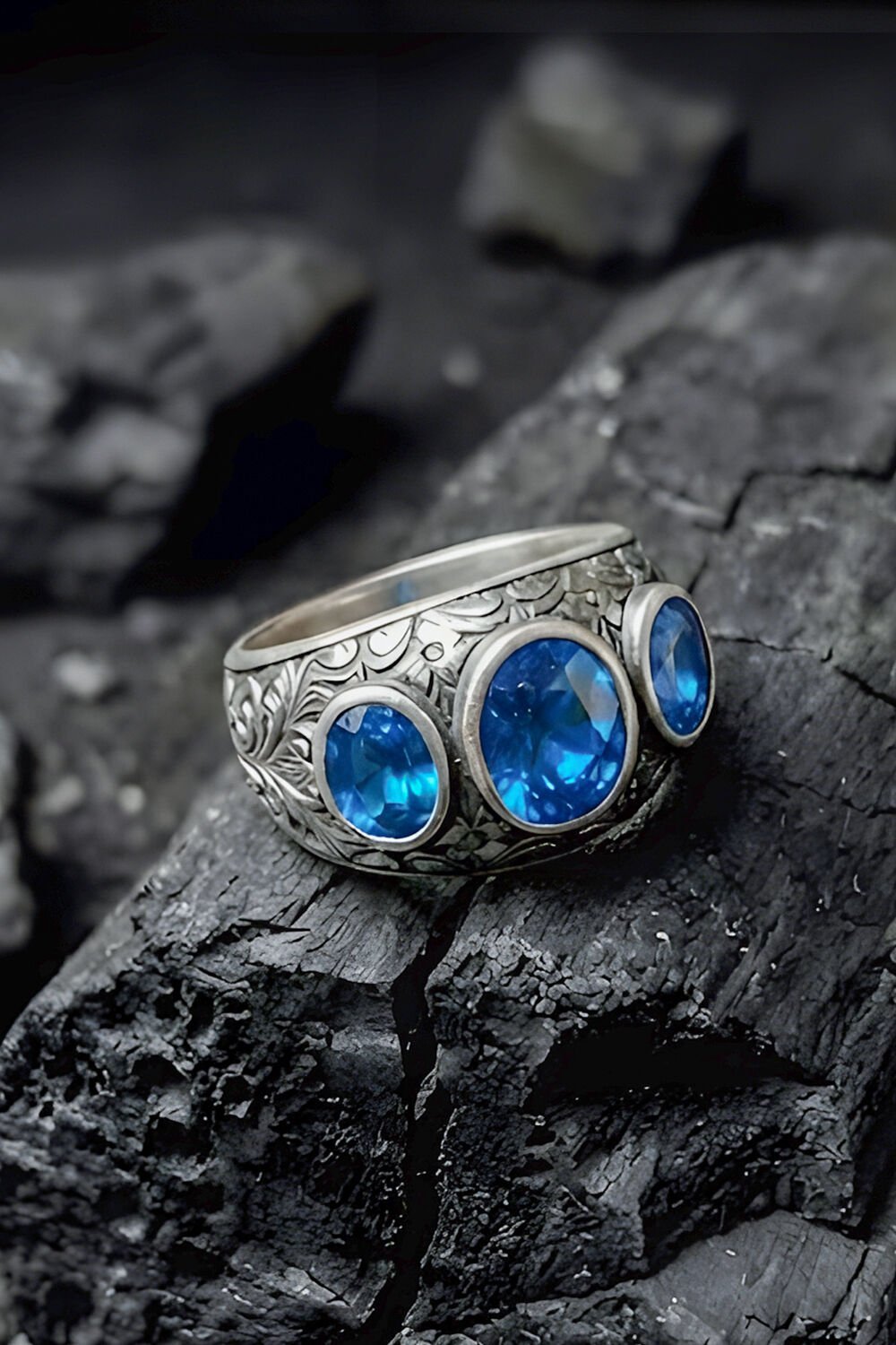 Kalem İşçiliği Özel Tasarım Üç Taş Safir Zirkon Taşlı Gümüş Yüzük